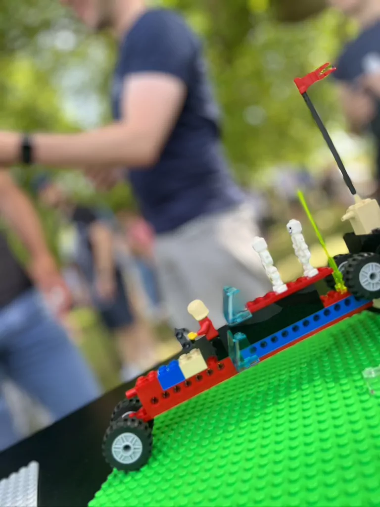 team-building-activty-lego-play